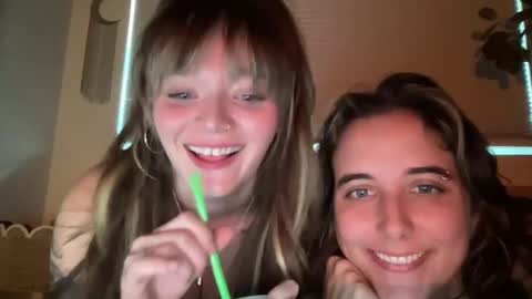lilldaddysgirl online show from September 18, 2025, 11:29 pm
