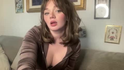 lilldaddysgirl online show from November 25, 2025, 11:27 pm