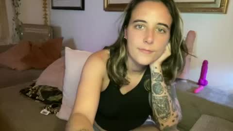 lilldaddysgirl online show from July 5, 2026, 4:19 am