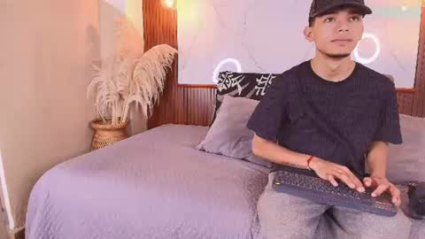 lillian_lee1 online show from June 9, 2026, 5:35 pm