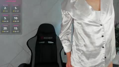 lillian_white1 online show from September 10, 2025, 12:10 am