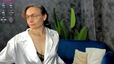 lillian_white1 online show from October 12, 2025, 12:42 am