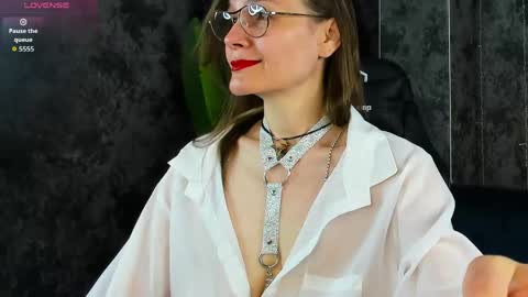 Snapshot of lillian_white1 chatting on May 19, 2026, 1:00 am lillian_white1 online show from May 19, 2026, 1:00 am
