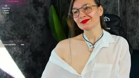 Snapshot of lillian_white1 chatting on May 19, 2026, 1:56 am lillian_white1 online show from May 19, 2026, 1:56 am