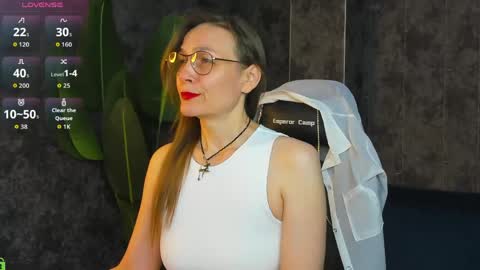 Snapshot of lillian_white1 chatting on May 28, 2026, 12:41 am lillian_white1 online show from May 28, 2026, 12:41 am