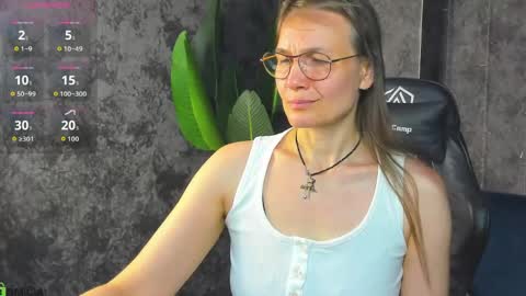 Snapshot of lillian_white1 chatting on June 6, 2026, 1:00 am lillian_white1 online show from June 6, 2026, 1:00 am