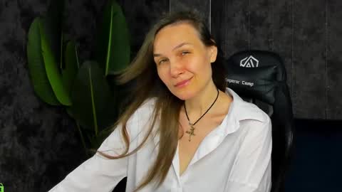 Snapshot of lillian_white1 chatting on June 7, 2026, 12:48 am lillian_white1 online show from June 7, 2026, 12:48 am