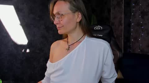 Snapshot of lillian_white1 chatting on June 14, 2026, 1:03 am lillian_white1 online show from June 14, 2026, 1:03 am