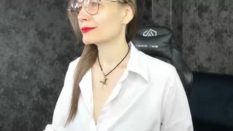 Snapshot of lillian_white1 chatting on June 16, 2026, 12:35 am lillian_white1 online show from June 16, 2026, 12:35 am