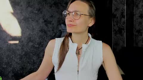Snapshot of lillian_white1 chatting on June 17, 2026, 12:57 am lillian_white1 online show from June 17, 2026, 12:57 am