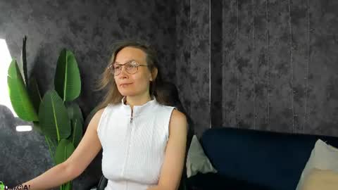 Snapshot of lillian_white1 chatting on June 23, 2026, 1:03 am lillian_white1 online show from June 23, 2026, 1:03 am