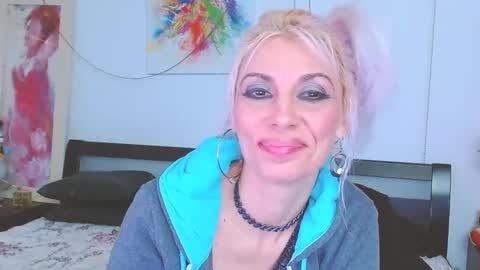 Snapshot of lillianasara chatting on February 5, 2025, 5:20 am Lara online show from February 5, 2025, 5:20 am