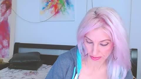 Snapshot of lillianasara chatting on February 13, 2025, 10:33 pm Lara online show from February 13, 2025, 10:33 pm