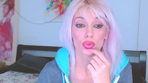 Snapshot of lillianasara chatting on February 15, 2025, 5:19 am Lara online show from February 15, 2025, 5:19 am