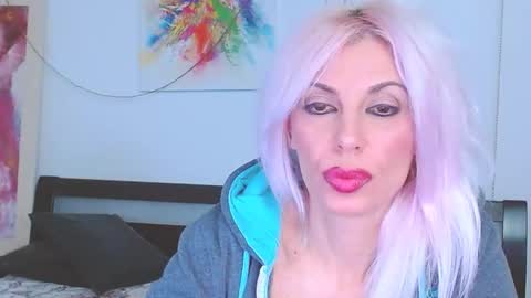 Snapshot of lillianasara chatting on February 15, 2025, 9:15 pm Lara online show from February 15, 2025, 9:15 pm