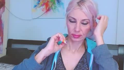 Snapshot of lillianasara chatting on February 16, 2025, 2:20 am Lara online show from February 16, 2025, 2:20 am