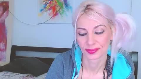 Snapshot of lillianasara chatting on February 16, 2025, 10:32 pm Lara online show from February 16, 2025, 10:32 pm