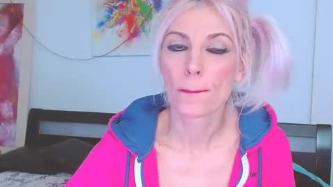 Snapshot of lillianasara chatting on February 20, 2025, 7:19 pm Lara online show from February 20, 2025, 7:19 pm