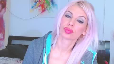 Snapshot of lillianasara chatting on February 21, 2025, 11:10 pm Lara online show from February 21, 2025, 11:10 pm