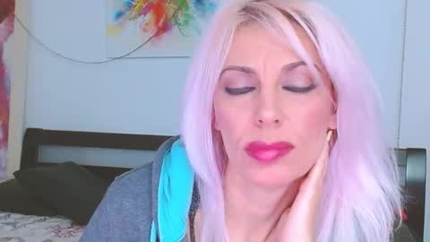 Snapshot of lillianasara chatting on February 22, 2025, 9:26 pm Lara online show from February 22, 2025, 9:26 pm