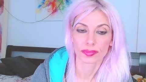 Snapshot of lillianasara chatting on February 25, 2025, 5:08 am Lara online show from February 25, 2025, 5:08 am