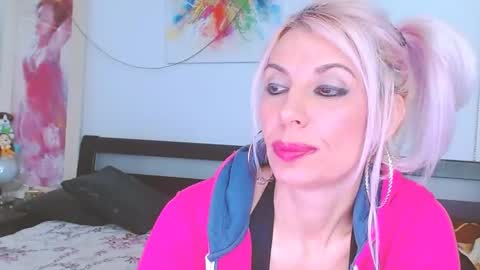 Snapshot of lillianasara chatting on February 26, 2025, 8:11 pm Lara online show from February 26, 2025, 8:11 pm