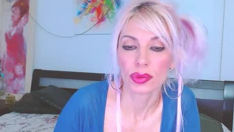 Snapshot of lillianasara chatting on March 7, 2025, 7:38 pm Lara online show from March 7, 2025, 7:38 pm