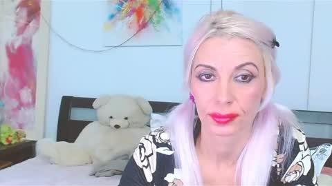 Snapshot of lillianasara chatting on October 5, 2025, 8:40 pm Lara online show from October 5, 2025, 8:40 pm