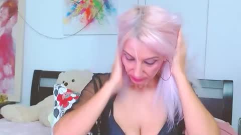 Snapshot of lillianasara chatting on October 15, 2025, 8:53 pm Lara online show from October 15, 2025, 8:53 pm