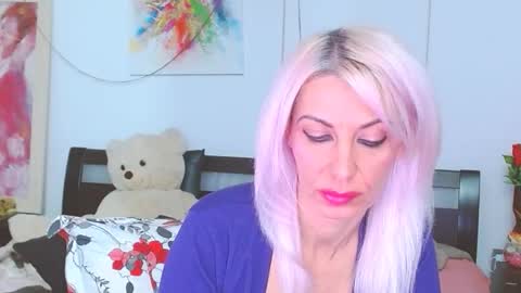 Lara online show from November 3, 2025, 10:32 pm