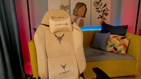 lillibright online show from December 25, 2024, 8:28 pm