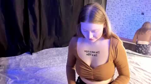 Snapshot of lillie_berry chatting on October 2, 2025, 5:14 am lillie_berry online show from October 2, 2025, 5:14 am