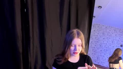 Snapshot of lillie_berry chatting on October 4, 2025, 4:43 am lillie_berry online show from October 4, 2025, 4:43 am