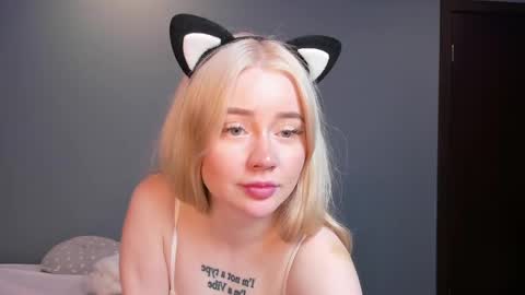 lillie_berry online show from April 30, 2026, 5:14 am