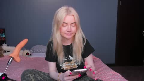 lillie_berry online show from May 10, 2026, 5:34 am