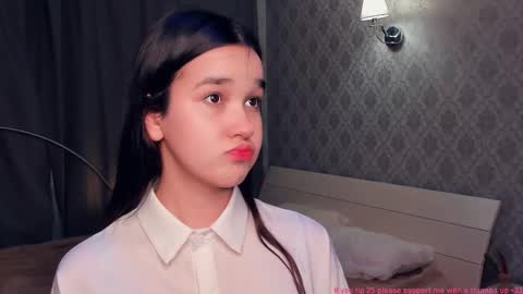 Snapshot of lilliecelina chatting on December 18, 2025, 9:21 pm Celina Lillie online show from December 18, 2025, 9:21 pm