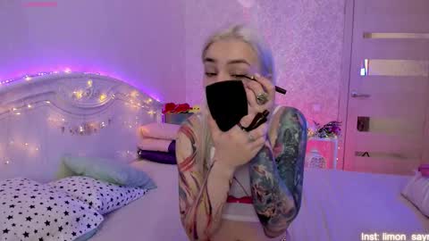 LilliMoore online show from September 17, 2025, 1:29 am