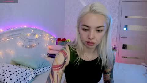 LilliMoore online show from September 19, 2025, 11:38 pm