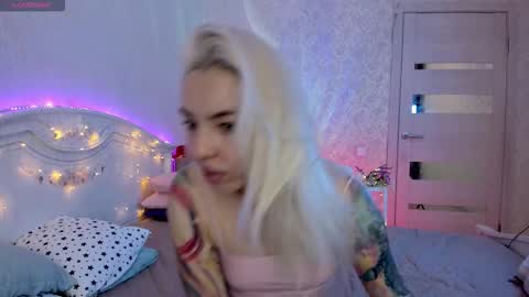 LilliMoore online show from September 29, 2025, 11:20 pm