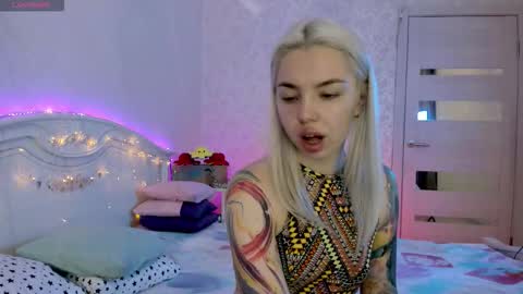 LilliMoore online show from October 26, 2025, 11:09 pm