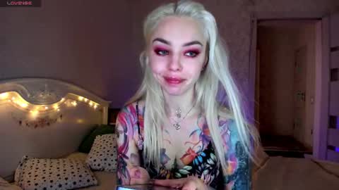 LilliMoore online show from June 14, 2026, 2:09 am