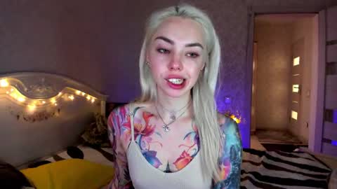 LilliMoore online show from June 18, 2026, 6:02 am