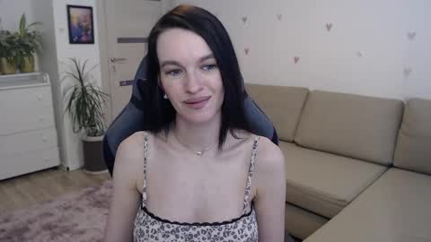 lilliyves online show from May 15, 2026, 4:14 pm