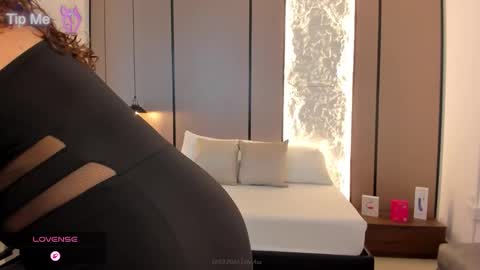 L I L L Y online show from March 19, 2026, 12:31 pm