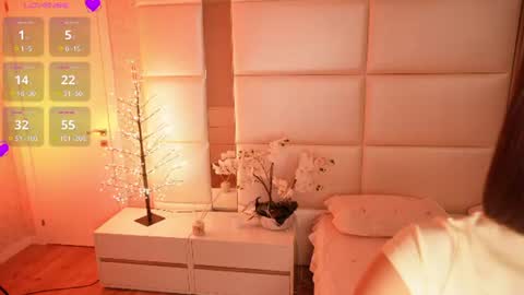 Lilly Colins online show from June 30, 2026, 7:59 pm
