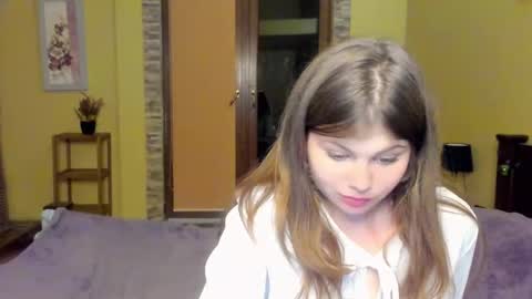 Snapshot of lilly_jess chatting on October 21, 2025, 5:46 pm Lilly online show from October 21, 2025, 5:46 pm