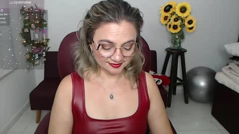 Snapshot of lilly_milf chatting on April 6, 2026, 1:56 pm Lilly online show from April 6, 2026, 1:56 pm