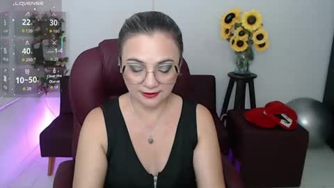 Snapshot of lilly_milf chatting on April 14, 2026, 2:01 pm Lilly online show from April 14, 2026, 2:01 pm