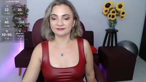 Snapshot of lilly_milf chatting on April 24, 2026, 3:14 pm Lilly online show from April 24, 2026, 3:14 pm