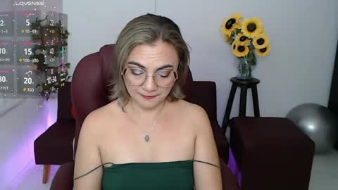 Snapshot of lilly_milf chatting on May 11, 2026, 3:51 pm Lilly online show from May 11, 2026, 3:51 pm